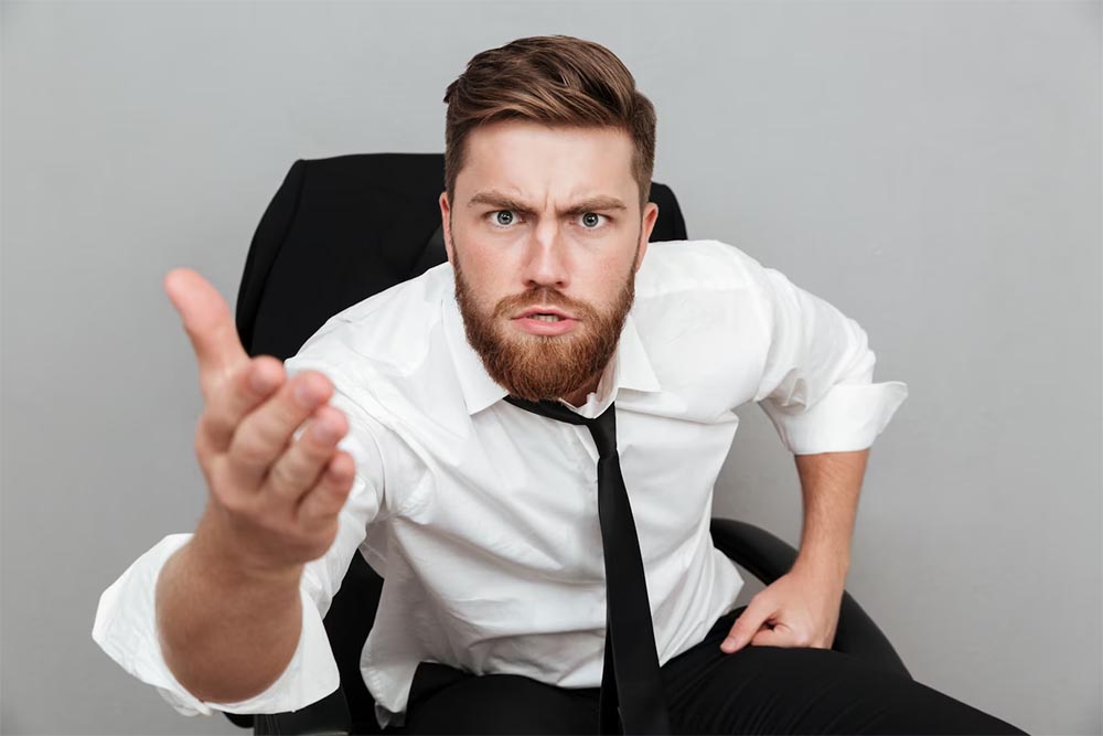 Lotta generazionale nel mondo del lavoro: tra consapevolezza e arroganza del sapere