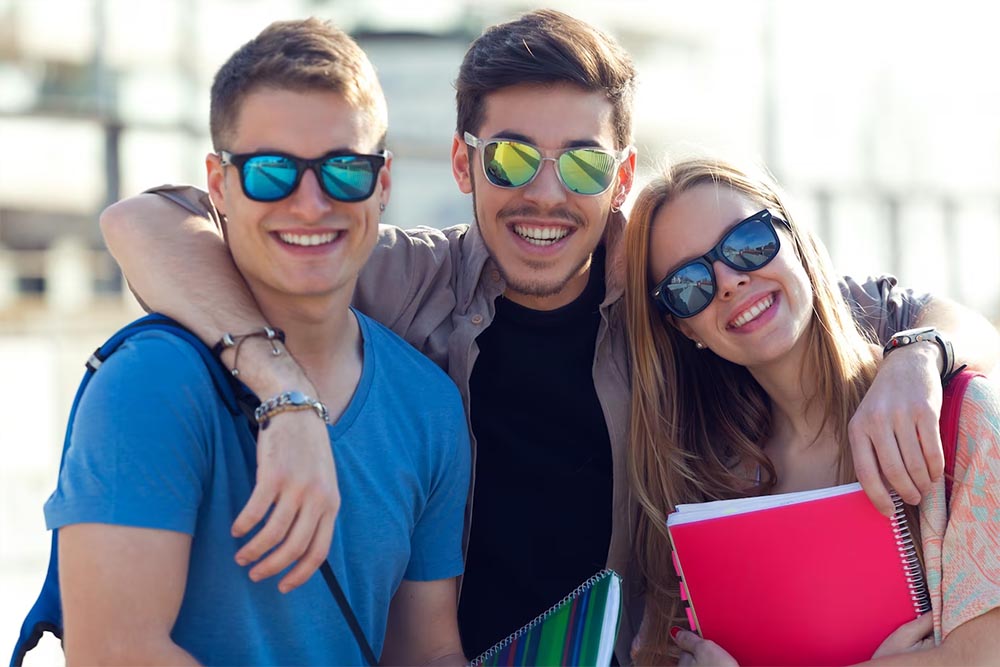 Quasimodo, Moravia, Fallaci e Angela: Consigli (e sarcasmo) per gli esami di maturità 2023